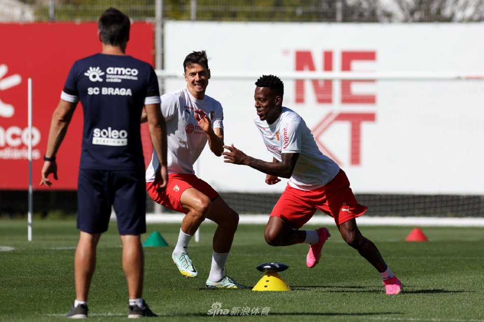 篮板球却落 篮板球却落