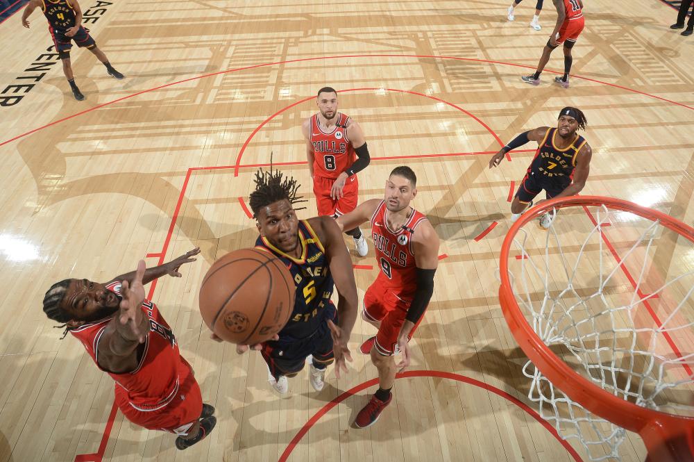 而另一群追 而另一群追